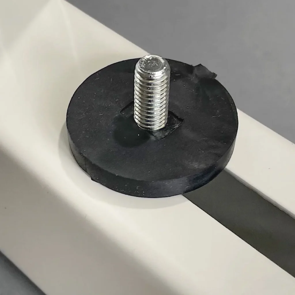 Montaż podkładki antywibracyjnej pod klimatyzator