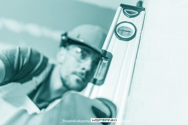 wypoziomowanie wsporników klimatyzacji